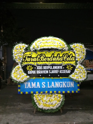 Papan Bunga Duka di Kampung Rakyat