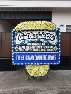 Papan Bunga Duka di Kampung Rakyat
